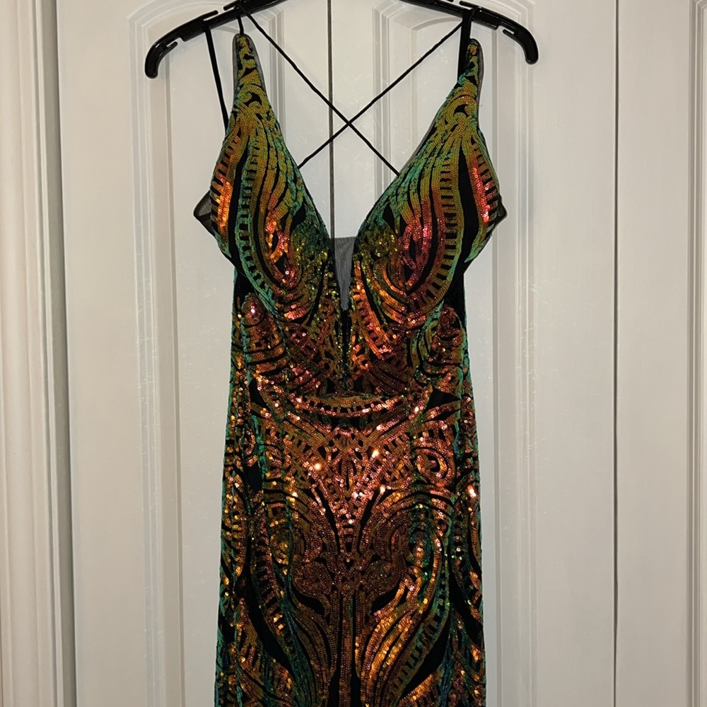 David’s Bridal iridescent sequin brocade illusion plunge dress - Picture 6 of 15